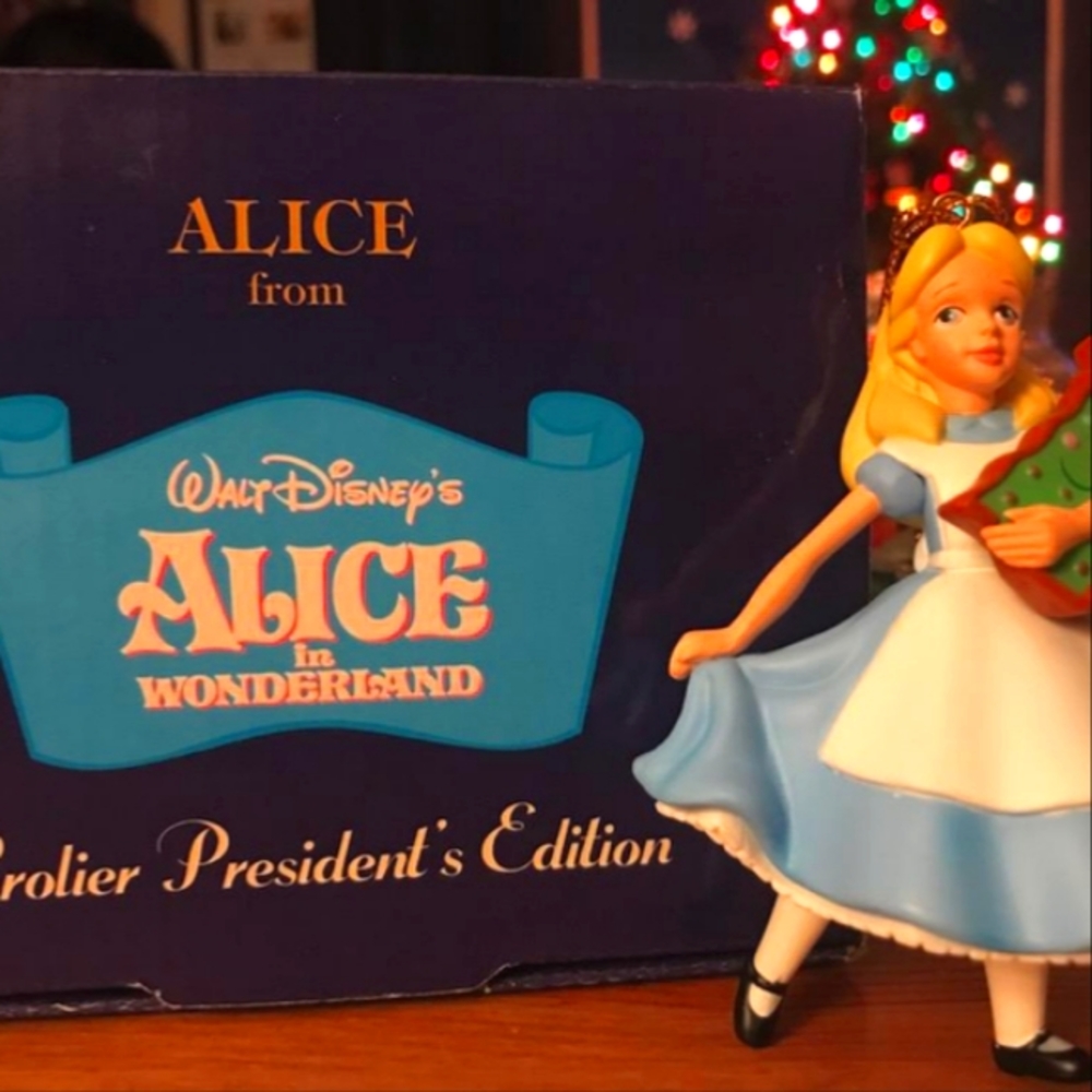 Walt Disney Alice in Wonderland Christmas collectable ornament(Alice)